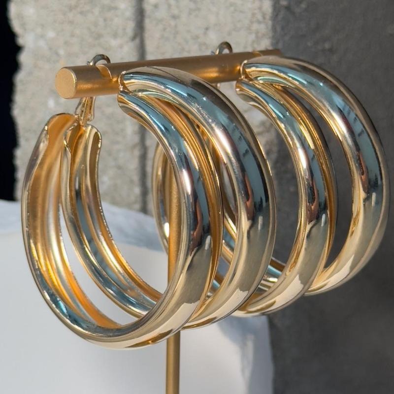2 to Tango Layer Hoop Earrings - Simple Design Gold-Tone Fashion Accessory T-Shirts, Hoodie, Sweatshirt | GrindPrints.com