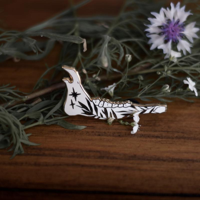 Deer Jawbone Pin T-Shirts, Hoodie, Sweatshirt | GrindPrints.com