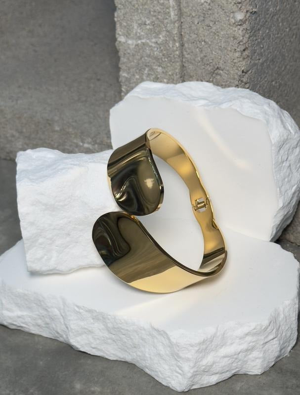Have to Have it Latched Gold Bracelet T-Shirts, Hoodie, Sweatshirt | GrindPrints.com