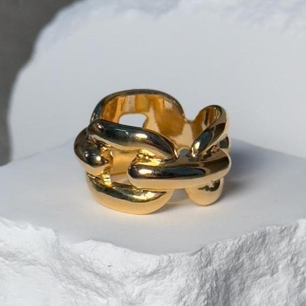 Let's Link Midi Ring - Dainty Chain-Link Style Gold Coated Stackable Ring Hypoallergenic Nickel-Free Jewelry T-Shirts,...
