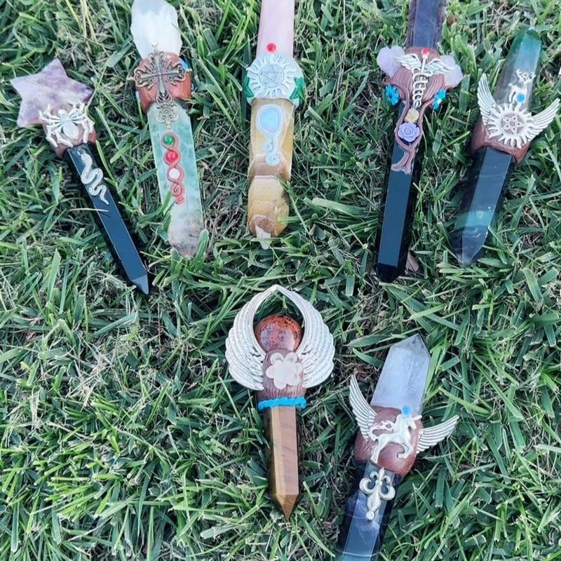 Magic wands. Varitas de cuarzo Multicoloured T-Shirts, Hoodie, Sweatshirt | GrindPrints.com