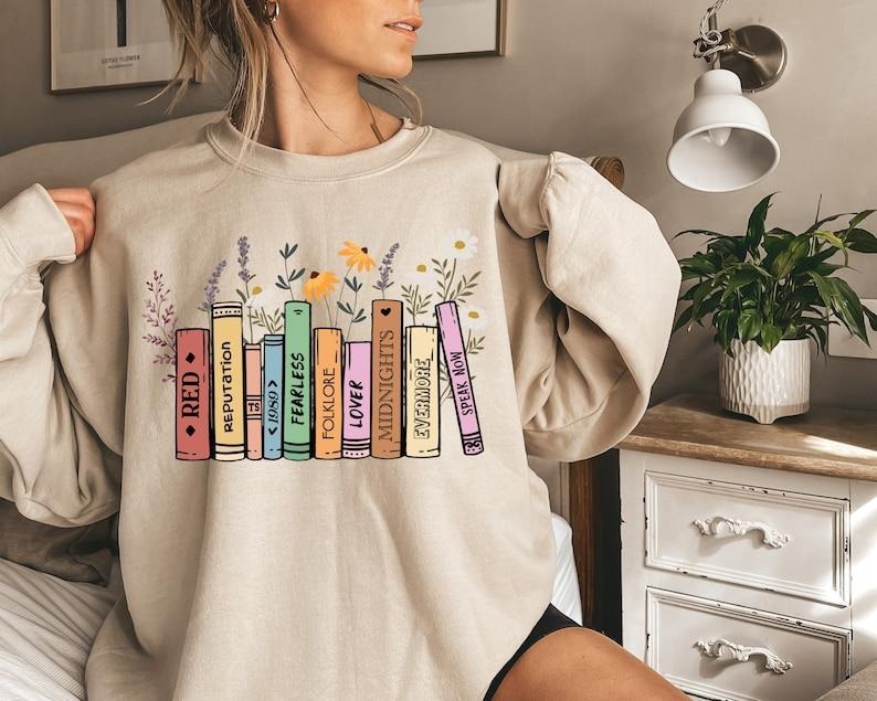 Music Albums as Books Sweatshirt, Vintage Albums As Books Sweatshirt, Trendy Aesthetic For Book Lovers Sweatshirt, Folk...