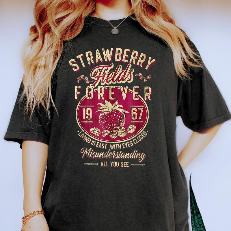 Old School Band Tees, Retro Band Tee, Beatle Strawberry Fields Rock Band Tee, Oversized Trendy Shirts, Retro Graphic Tee,...