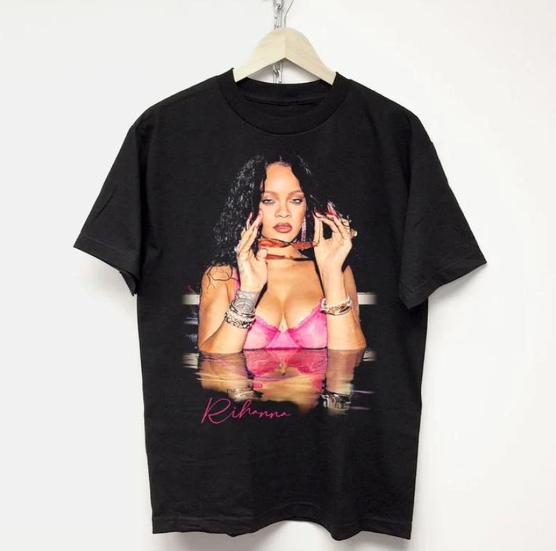 RIHANNA T-SHIRT vintage rap tee concert tee Hoodie, Sweatshirt | GrindPrints.com