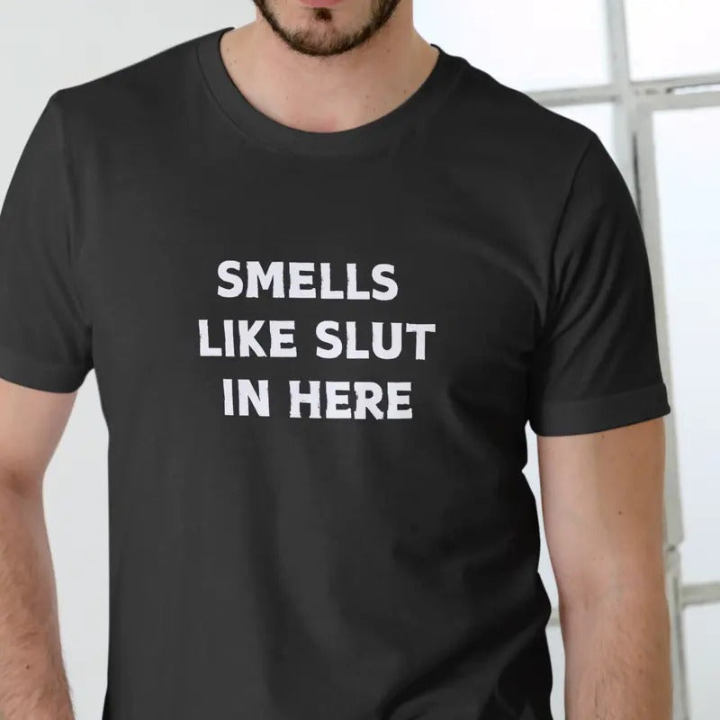 SMELLS IN HERE T-Shirt - Casual Crewneck Short Sleeve Tee with Text Print in Black Hoodie, Sweatshirt | GrindPrints.com