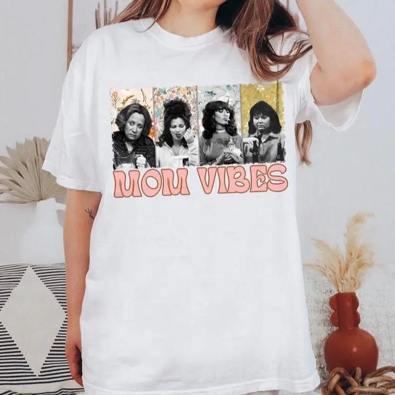 Vintage 90s Mom Vibes Shirt, Retro Funny Mom, Cool Mom T-Shirt, Mom Life Shirt, Mother's Day Gift, Top Womenswear, Lady...