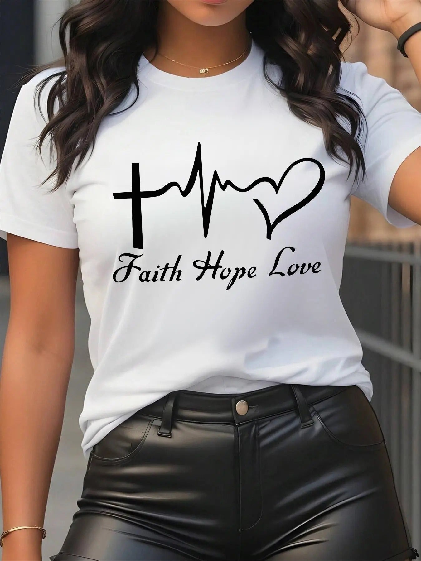 Women's Letter & Heart Print Short Sleeve Tee, Casual Round Neck T-shirt for Summer, Fashion Women's Top for Daily Wear...
